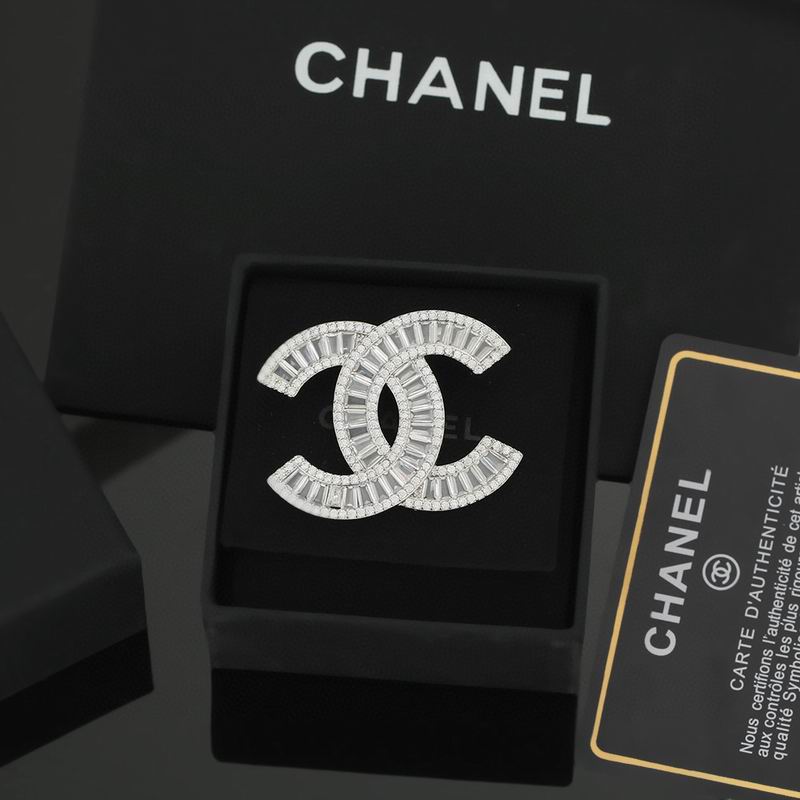 Chanel Brooch 04yxs10